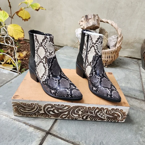 Edgy Chiv DV Dolce Vita Snake Embossed Booties - Picture 2 of 11